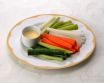 アイオリマスタードディップで食べる　生野菜のスティックサラダ